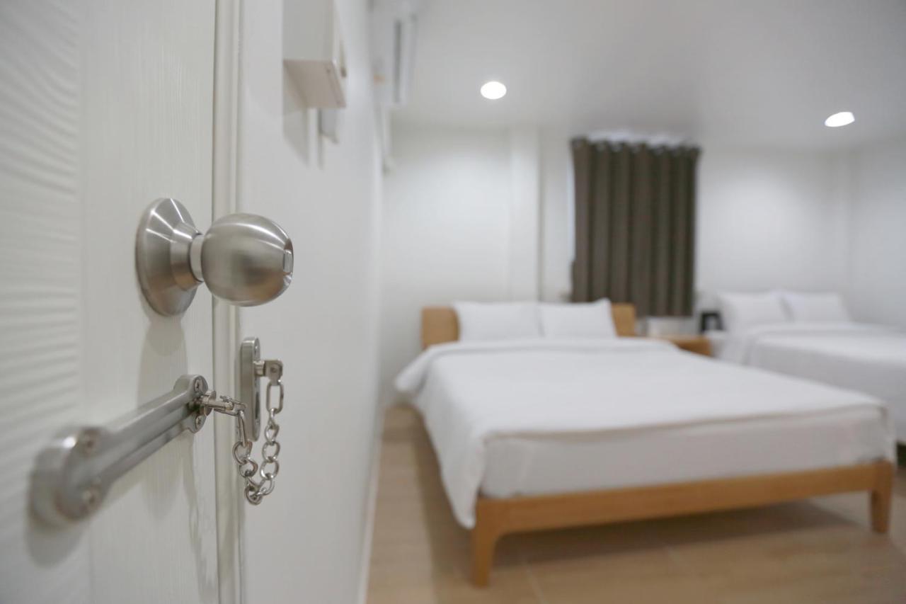 Ostello Interest Poshtel Bangkok Esterno foto